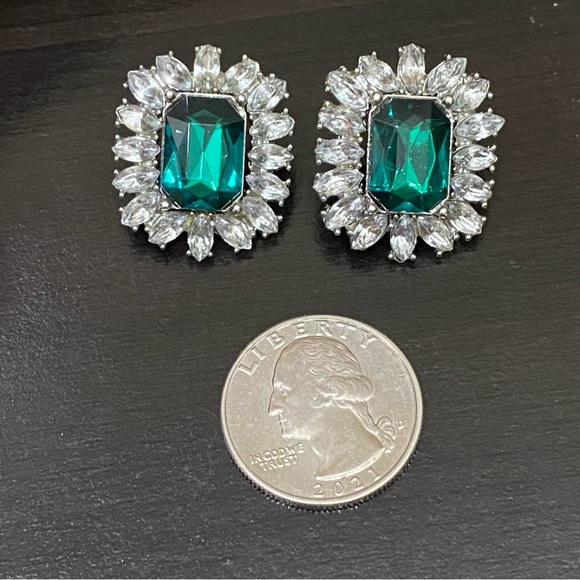 Unsigned Vintage Faux Emerald Earrings - Picture 4 of 10